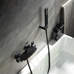 Mitigeur Mural Noir Xilor : Cascade Élégante et Design Moderne pour Votre Bain