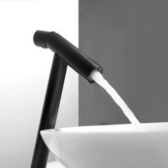 Robinet Kyo noir surélevé – Élégance moderne pour salle de bain stylée
