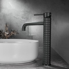 Mitigeur noir mat : design épuré et robustesse pour une salle de bain moderne
