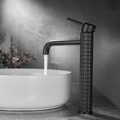Mitigeur noir mat : design épuré et robustesse pour une salle de bain moderne