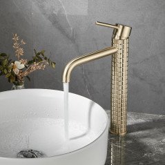 Mitigeur doré : élégance et robustesse pour sublimer votre salle de bain moderne