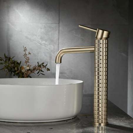 Mitigeur doré : élégance et robustesse pour sublimer votre salle de bain moderne