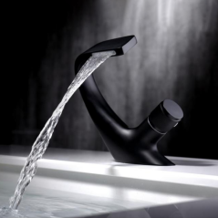 Xeres : le mitigeur noir mat qui sublime votre salle de bain moderne !