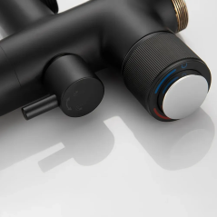 Fusion Noir : Mitigeur Îlot LED Design et Écologique pour Salle de Bain