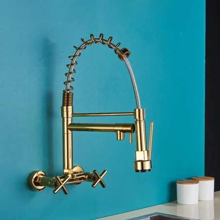 Réa : Mélangeur mural doré avec douchette extractible pour cuisine moderne