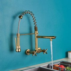 Réa : Mélangeur mural doré avec douchette extractible pour cuisine moderne