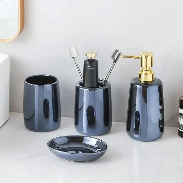 Lot 4 pièces d’accessoires design pour salle de bain