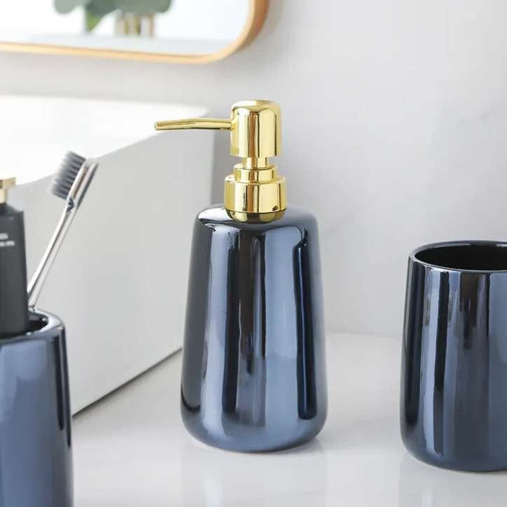 Lot 4 pièces d’accessoires design pour salle de bain