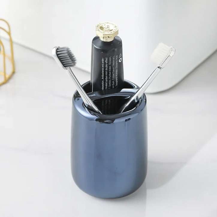 Lot 4 pièces d’accessoires design pour salle de bain