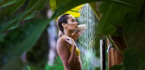 Salle de bain tropicale
